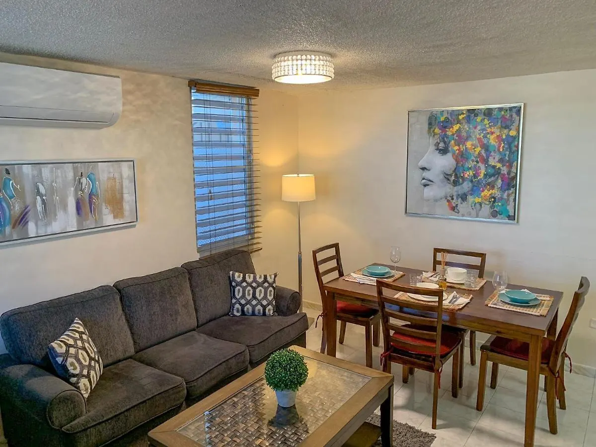 Contatos de Oasis In The South Of The Island With Free Parking And Laundry